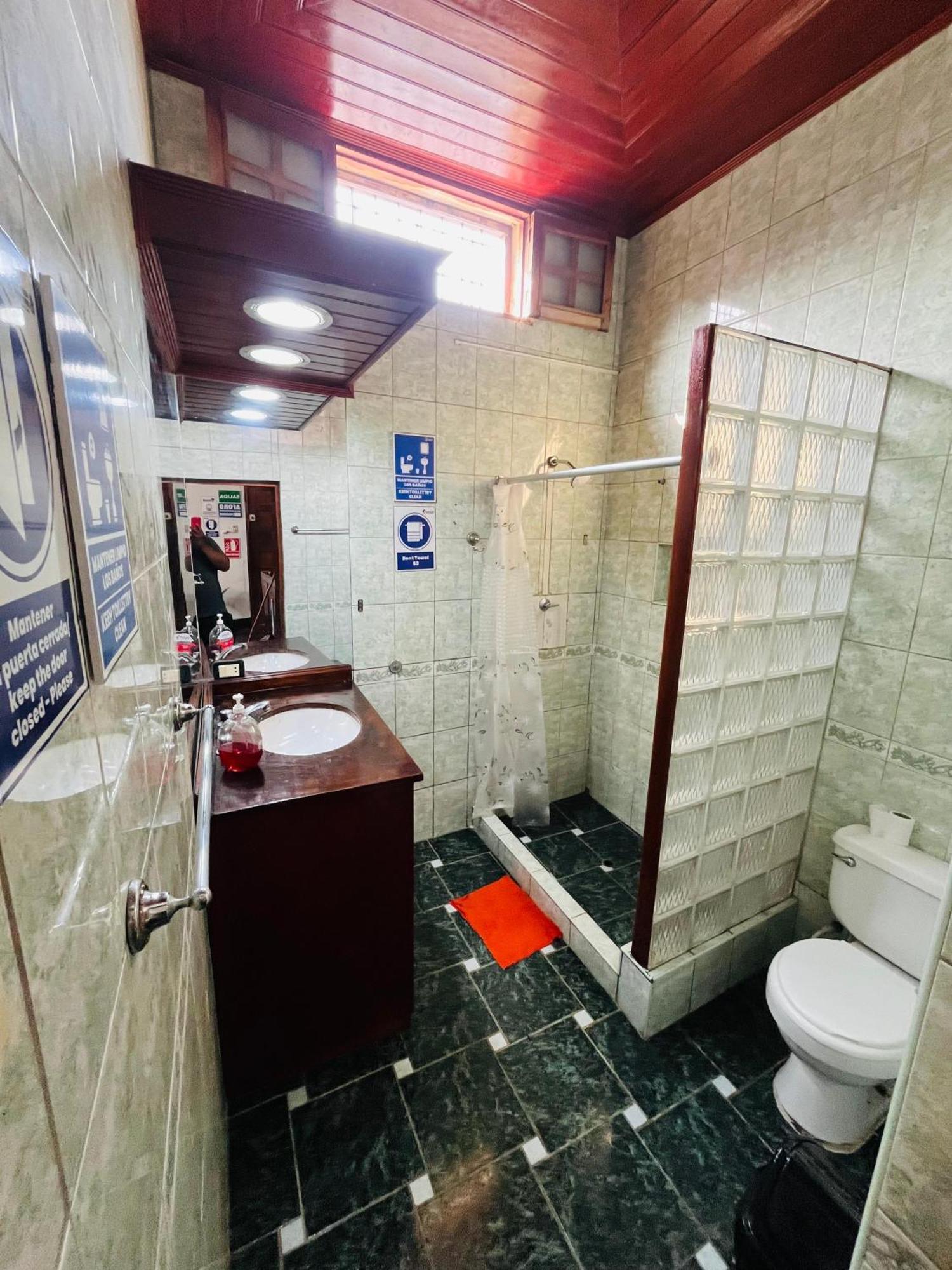 A&T Amazon Backpacker'S Bed & Breakfast Iquitos Eksteriør bilde