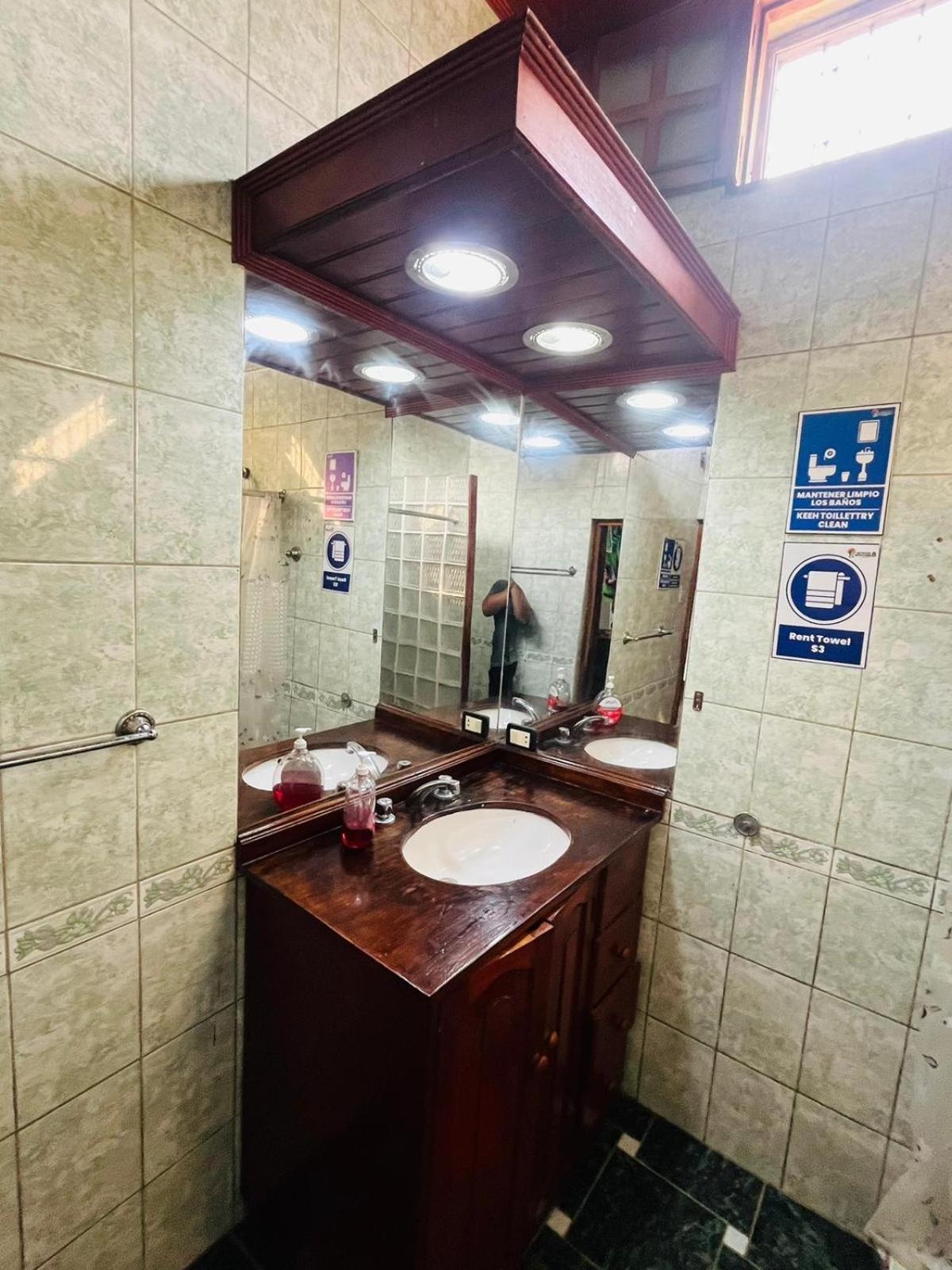 A&T Amazon Backpacker'S Bed & Breakfast Iquitos Eksteriør bilde